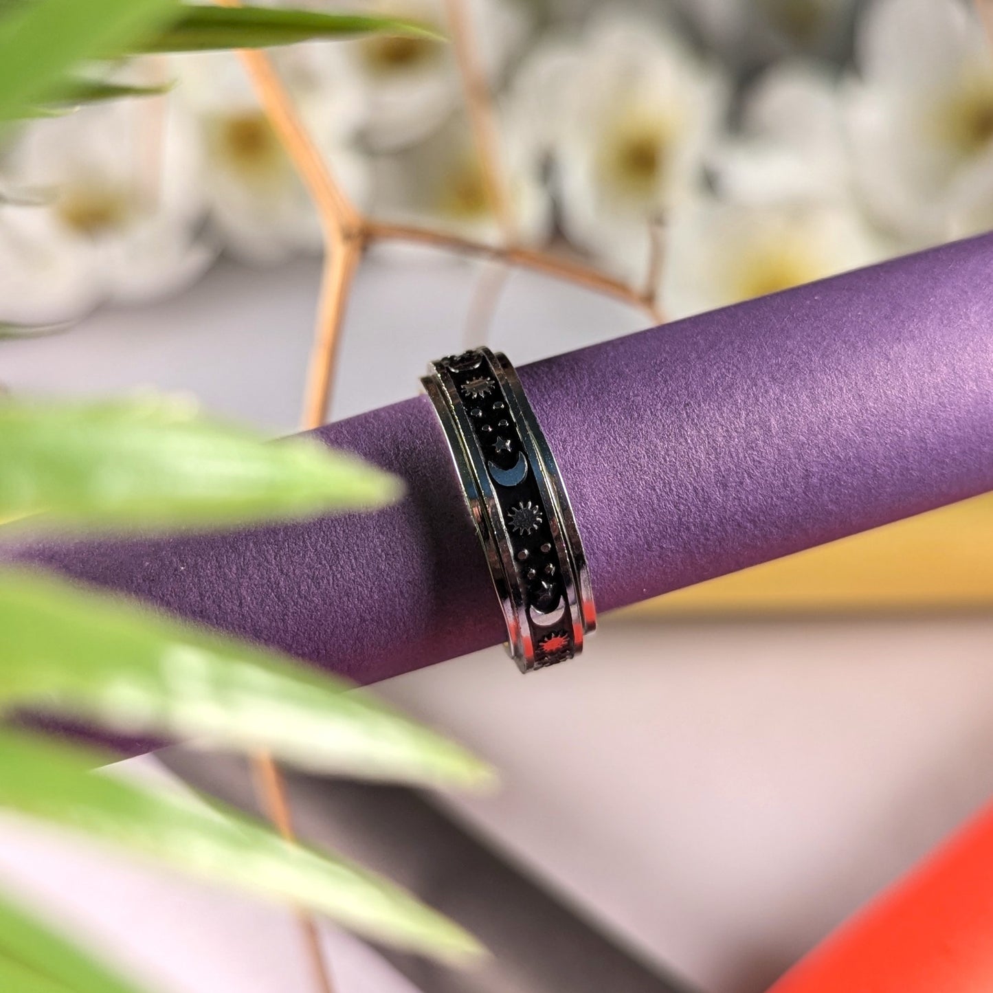 Ravey Sun & Moon Fidget Spinn Ring – Spin Between Energy and Peace